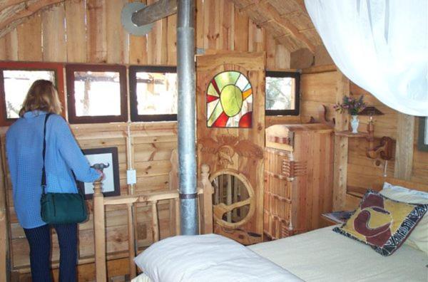 Sycamore Avenue Treehouses & Cottages Accommodation Windy Room photo